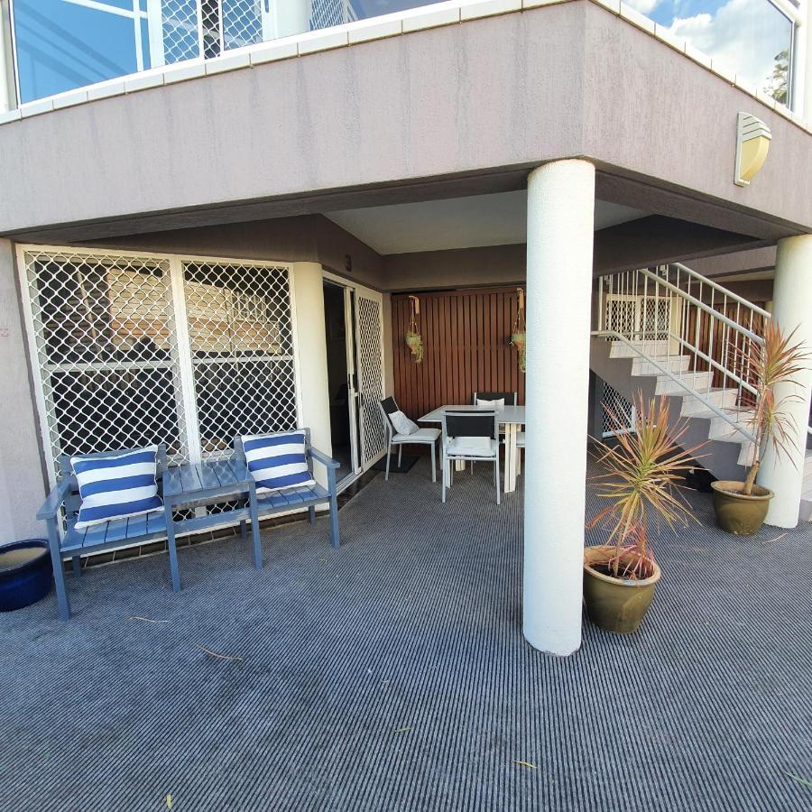 Villa Venezia Apt 3 - Spacious Hervey Bay Beachfront Apartment Екстер'єр фото