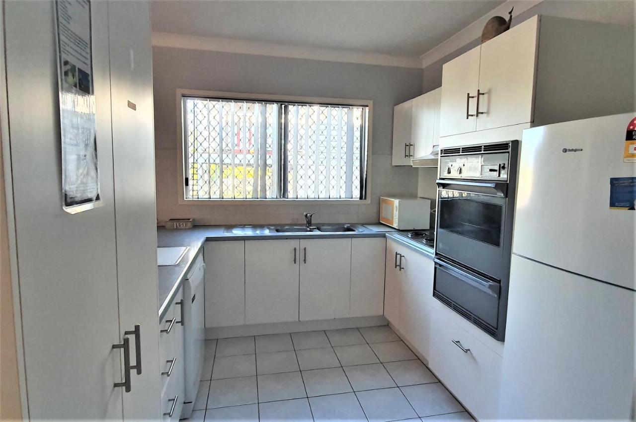 Villa Venezia Apt 3 - Spacious Hervey Bay Beachfront Apartment Екстер'єр фото