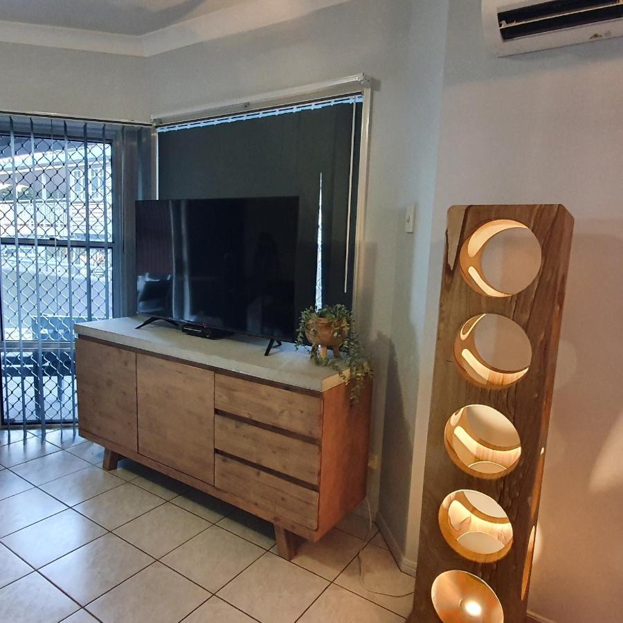 Villa Venezia Apt 3 - Spacious Hervey Bay Beachfront Apartment Екстер'єр фото