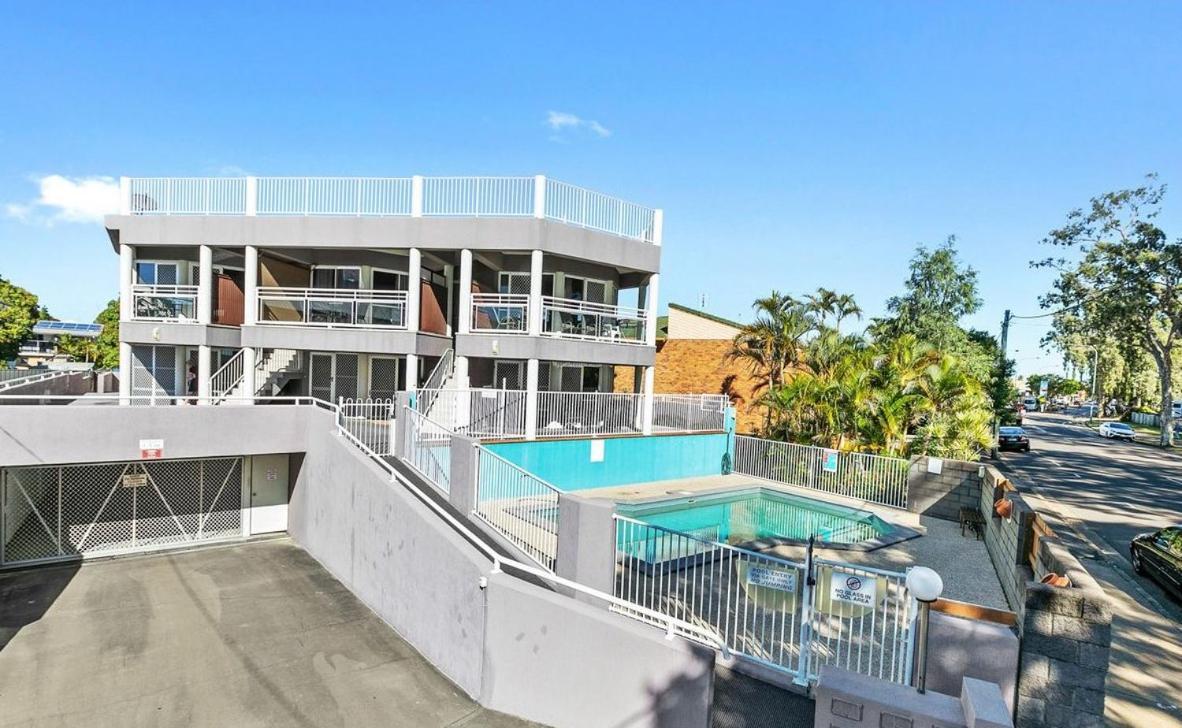 Villa Venezia Apt 3 - Spacious Hervey Bay Beachfront Apartment Екстер'єр фото